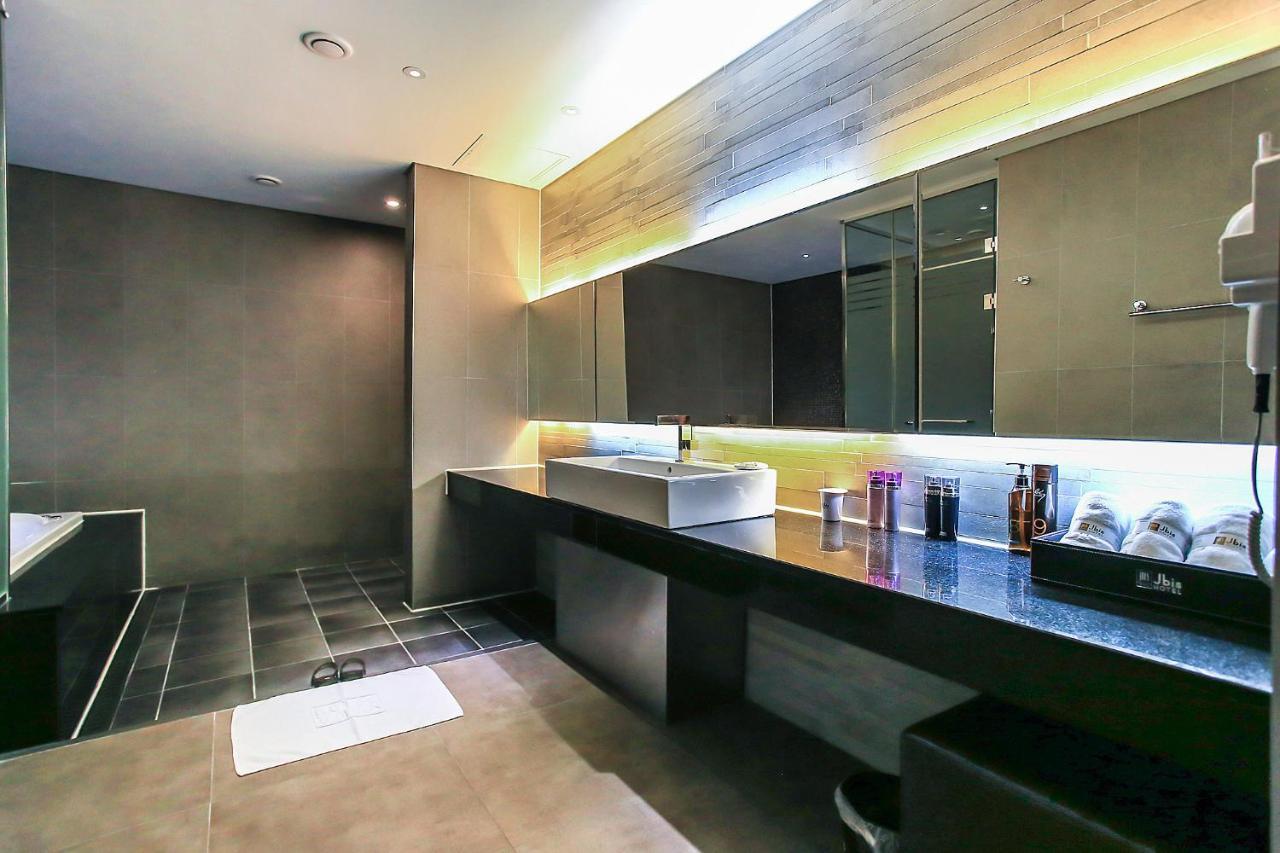 Jbis Hotel Uijeongbu Exteriör bild